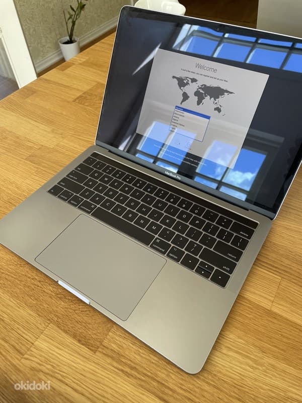 Macbook Pro 13" 2017 4xUSB-C 256GB/8GB Intel i5 w/ Touchbar 3