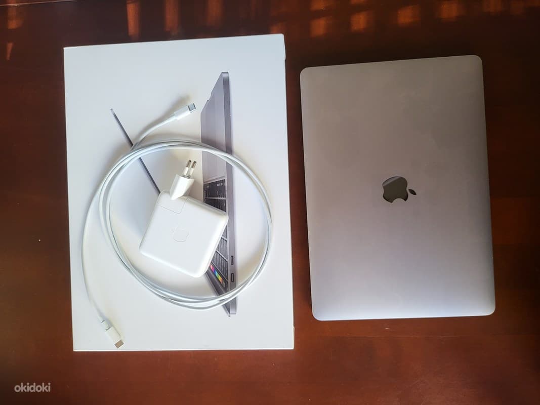 MacBook Pro 13 - 2020 - Intel Core i5 8GB 256GB + Touch Bar 4