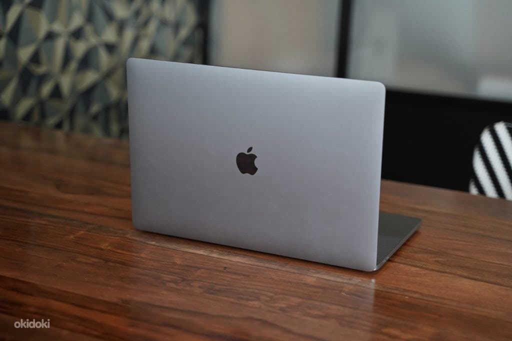 MacBook Pro 2019 i7 16GB 512GB 3