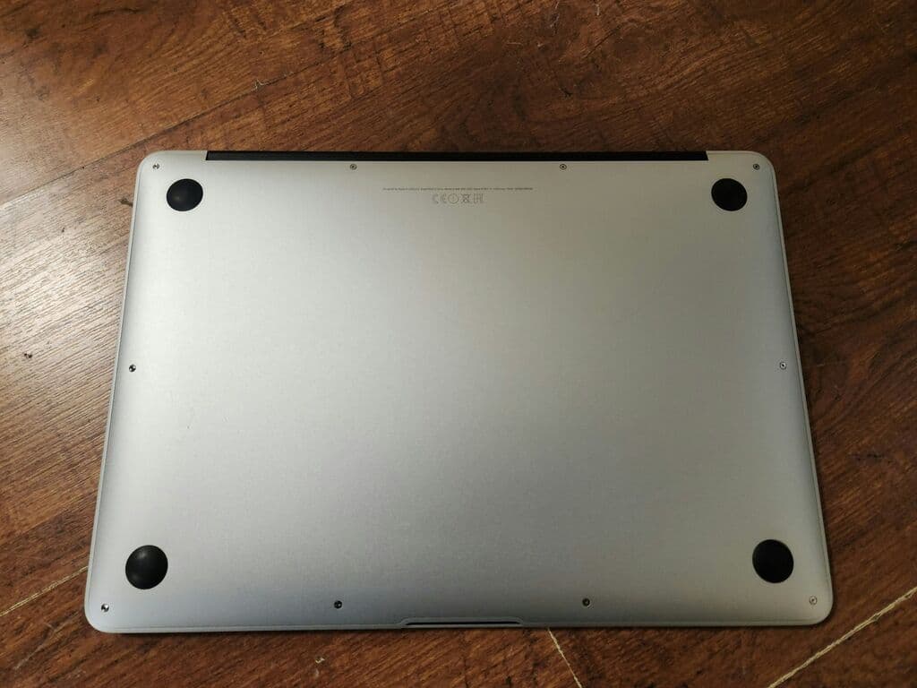 Macbook Air 13 :2015, i5,4GB,128GB 4