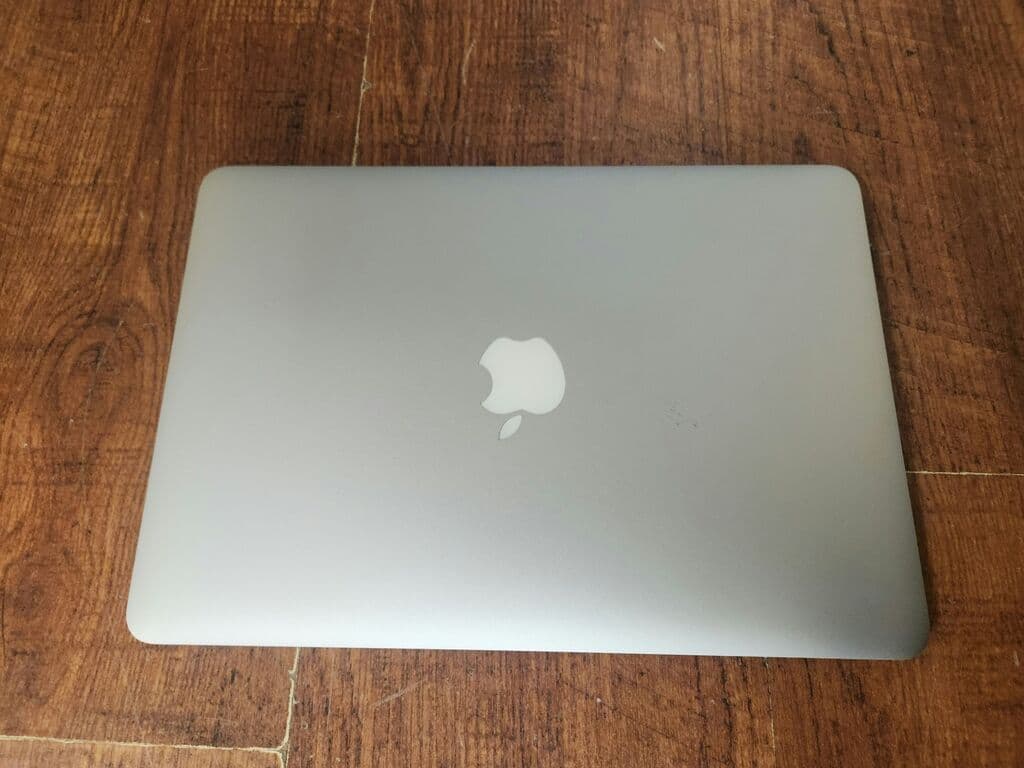 Apple MacBook Pro 13.3" -15, i5, 8,512ssd 4