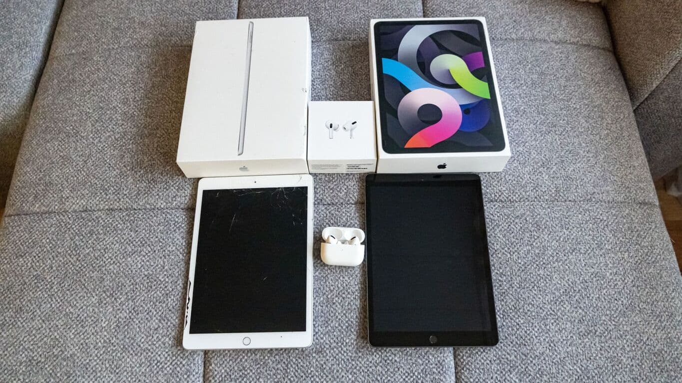 Apple Airpods Pro + 2x iPad (10.3" 8th gen, 2020)