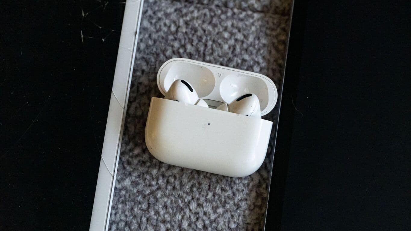 Apple Airpods Pro + 2x iPad (10.3" 8th gen, 2020) 5
