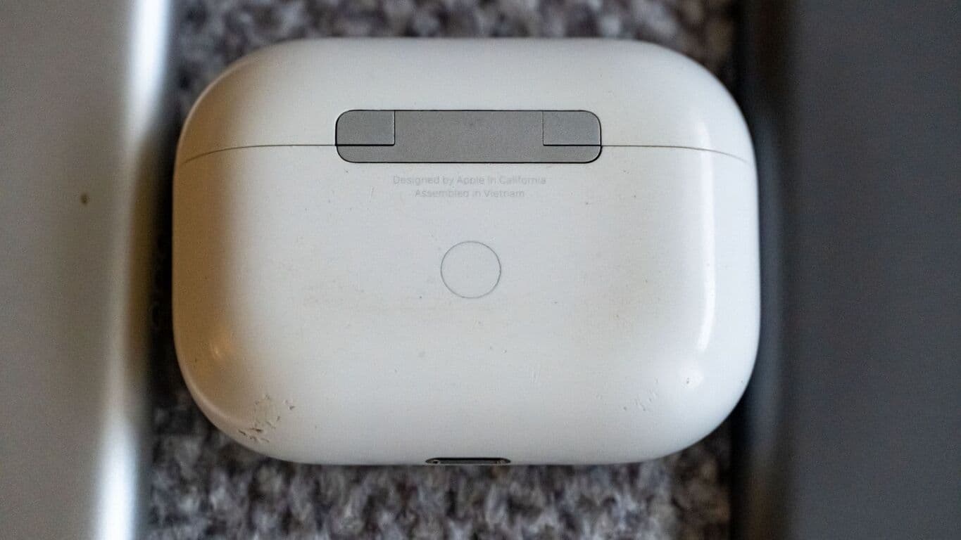 Apple Airpods Pro + 2x iPad (10.3" 8th gen, 2020) 9