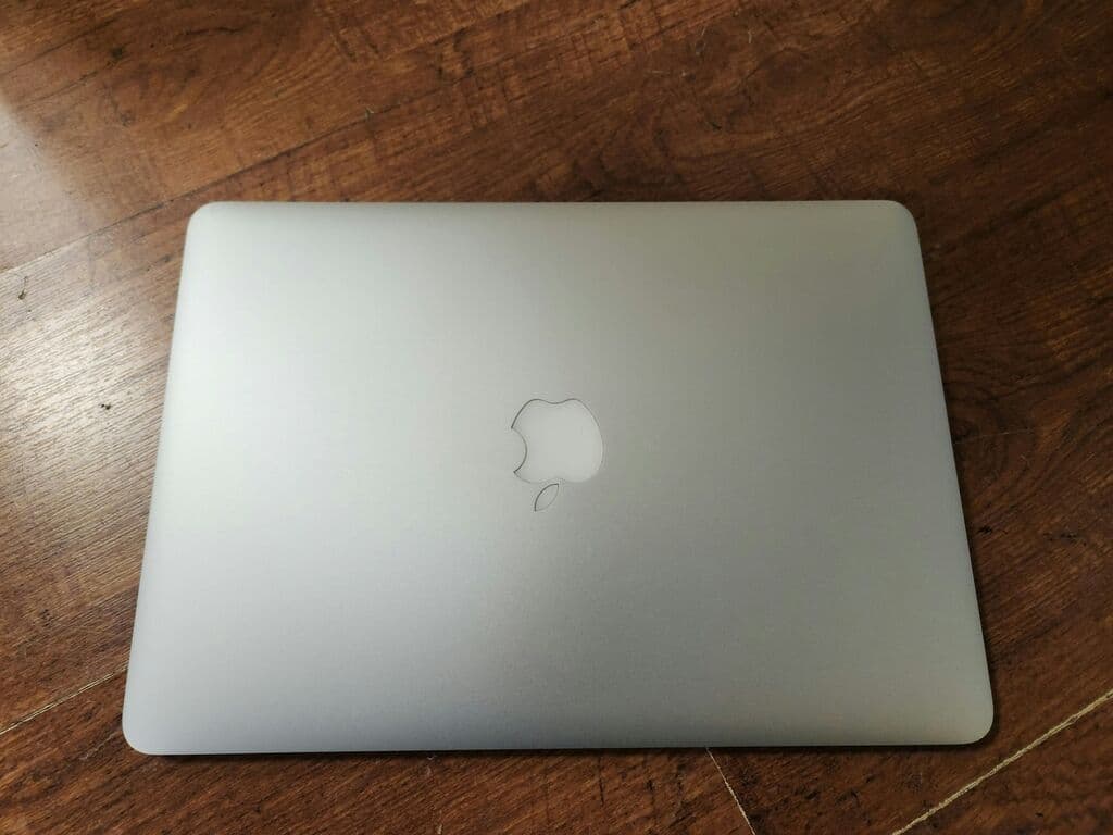 Macbook Air 13 :2015, i5,4GB,128GB 3