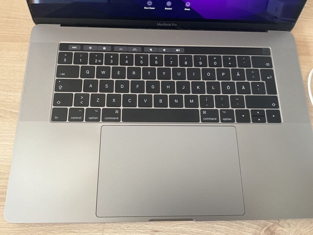 Apple MacBook Pro 15 2016 i7 16GB, 512 SSD 4